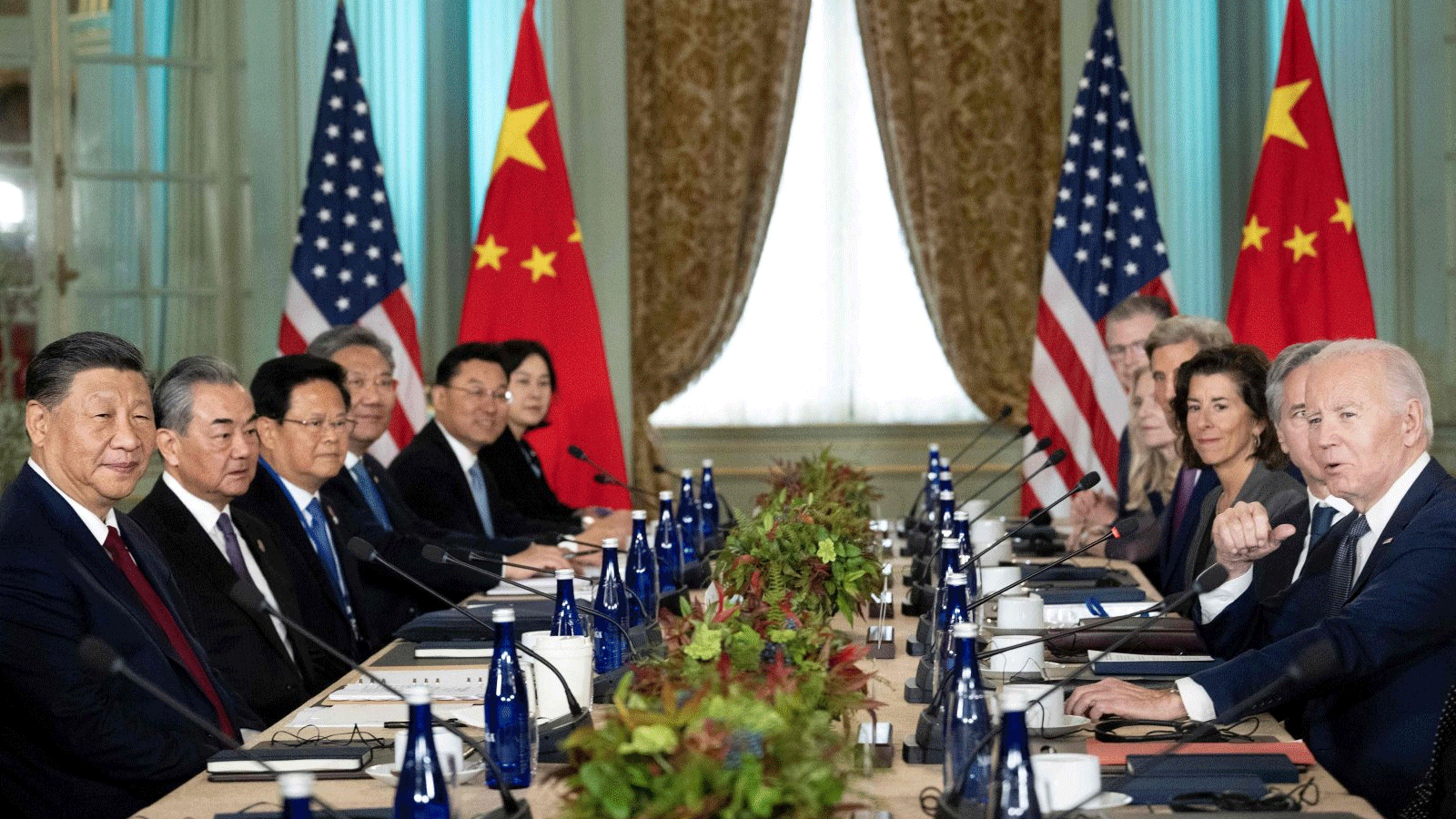 الرئيس الأميركي جو بايدن (على اليمين) يلتقي بالرئيس الصيني شي جين بينغ (يسار) خلال أسبوع قادة منظمة التعاون الاقتصادي لآسيا والمحيط الهادئ (APEC) في وودسايد، كاليفورنيا، الولايات المتحدة. 15 نوفمبر(تشرين الثاني) 2023