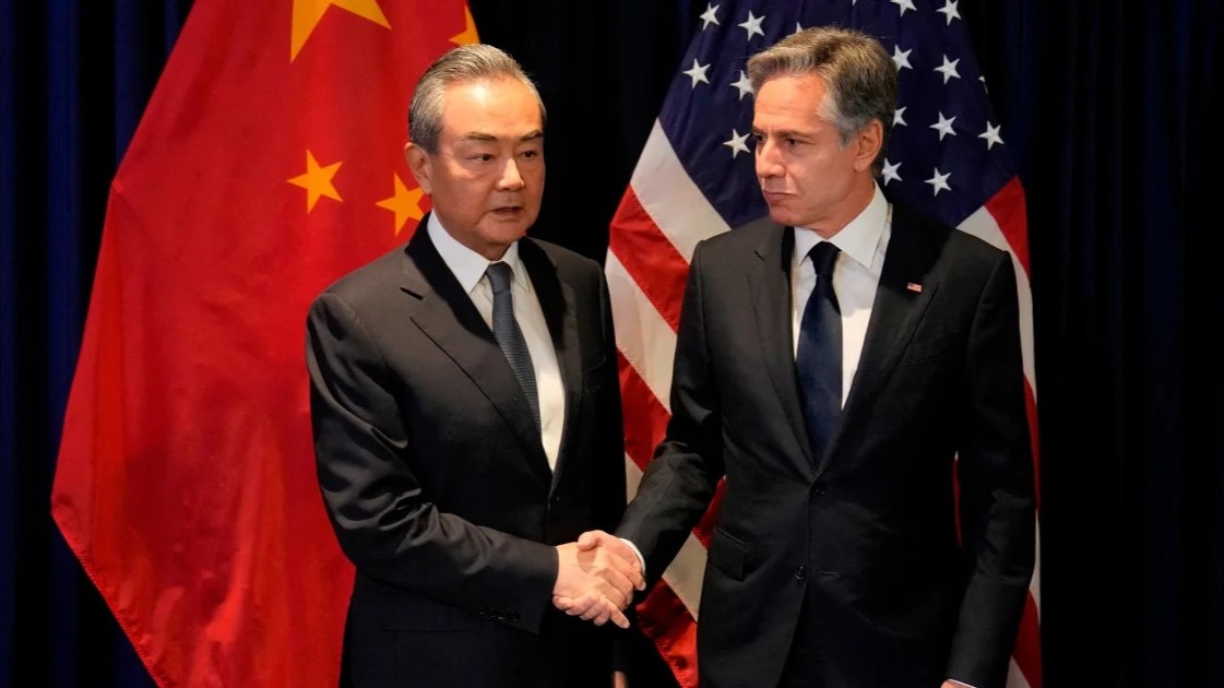 كبير الدبلوماسيين الصينيين وانغ يي ووزير الخارجية الأميركي أنتوني بلينكن