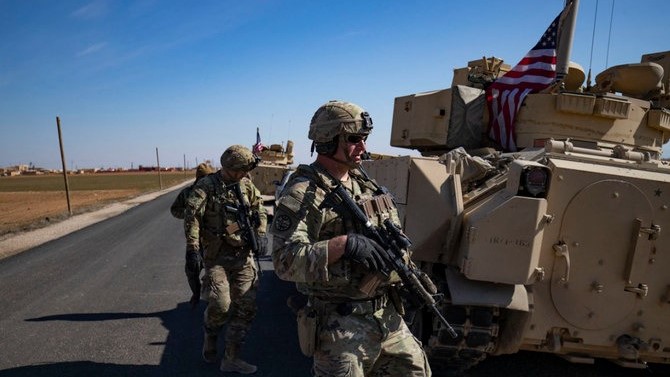 دورية للقوات الأميركية في ريف محافظة الحسكة السورية بالقرب من الحدود التركية، في 18 فبراير 2023