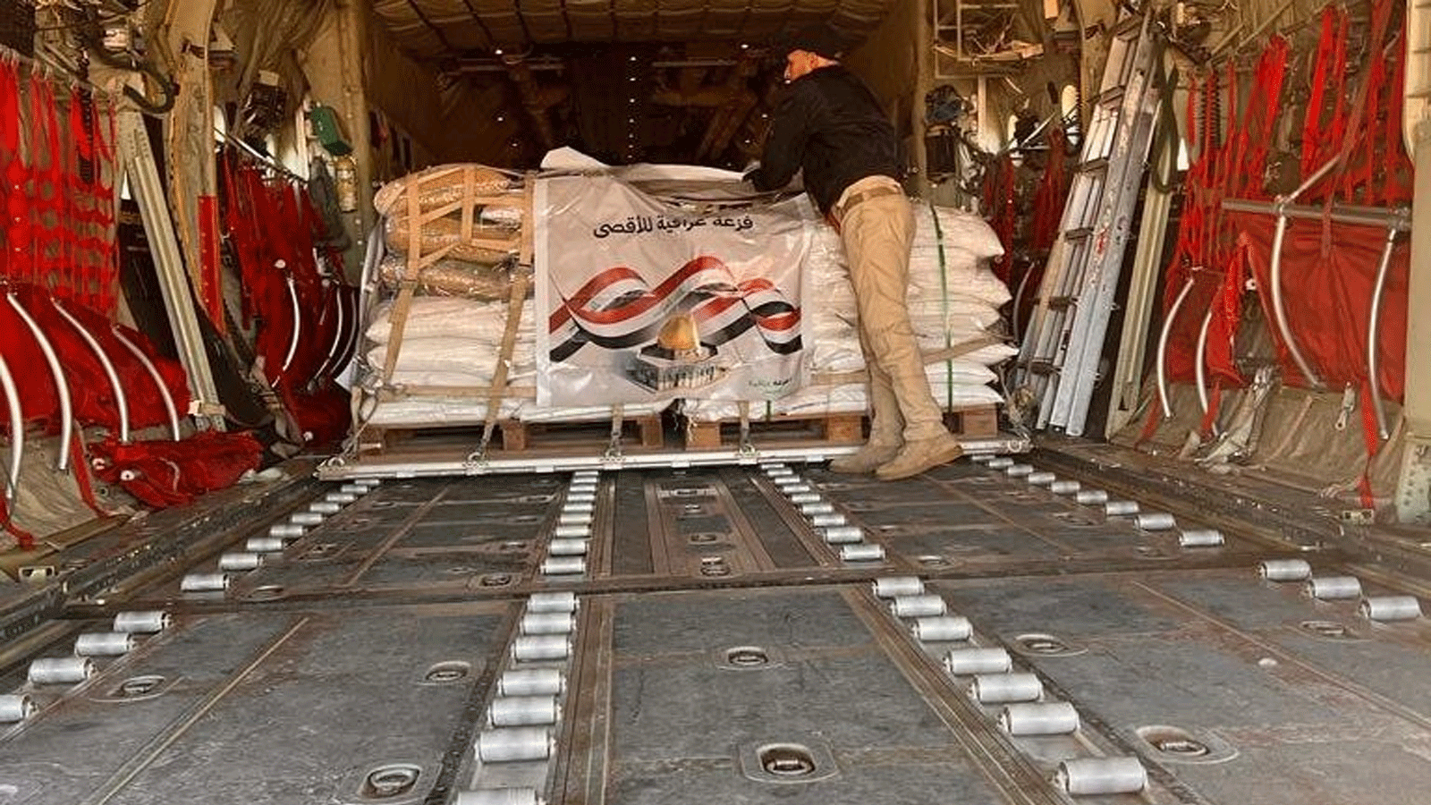 الطائرة العراقية الرابعة تنقل شحنة مساعدات جديدة إلى غزة