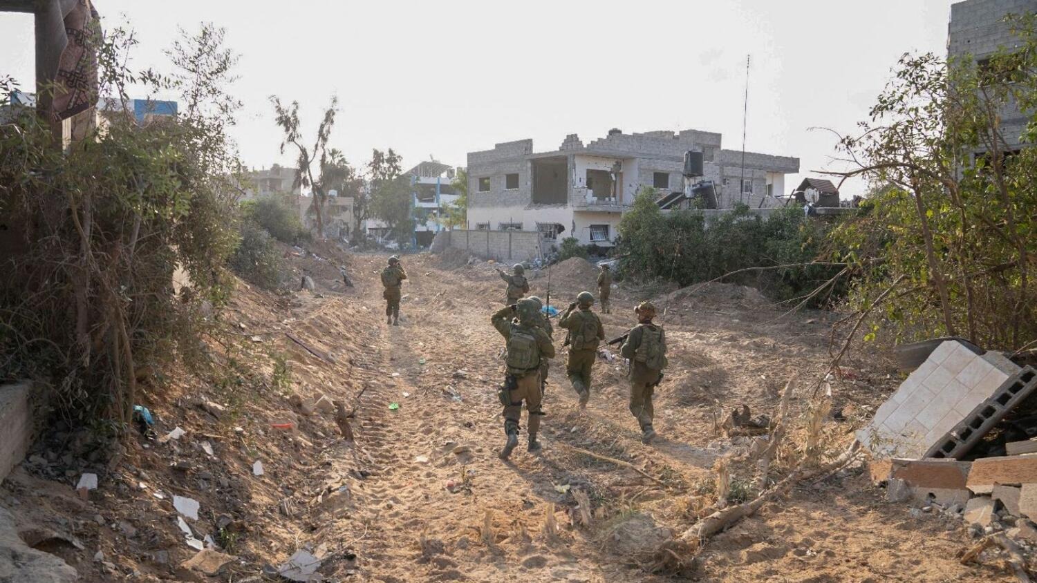 جنود ‘سرائيليون يتوغلون في شمال غزة في 22 نوفمبر 2023