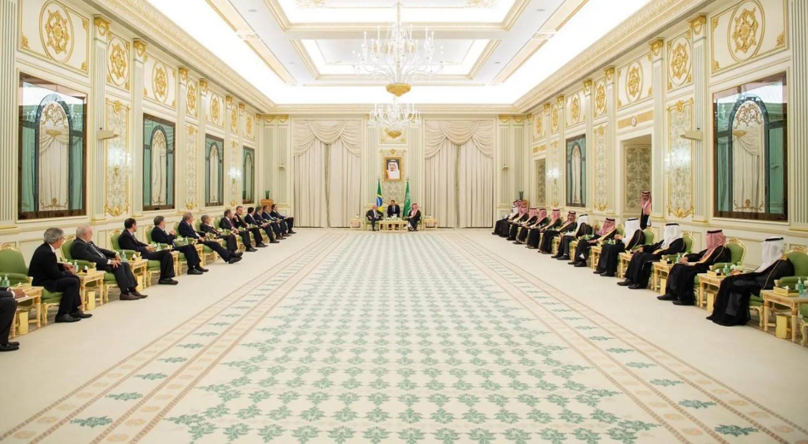 جانب من الاجتماع السعودي برئاسة الأمير محمد بن سلمان والبرازيلي برئاسة الرئيس لويس إيناسيو لولا دا سيلفا (واس)