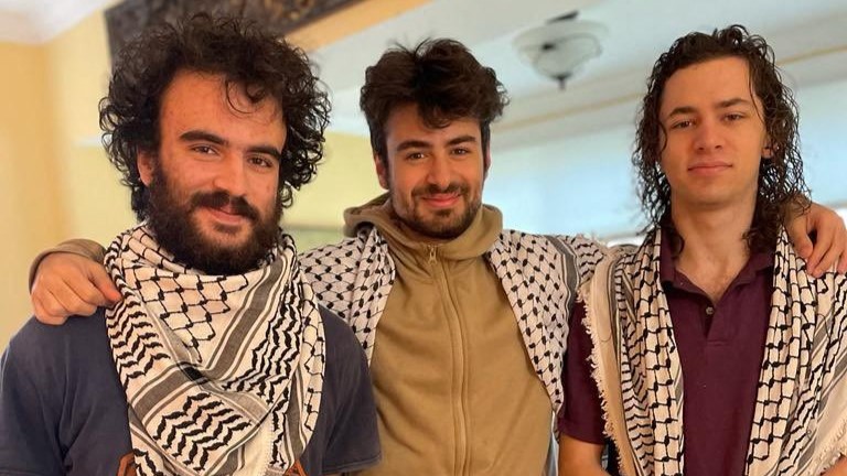 الطلاب الفلسطينيون هشام أوارتاني وتحسين علي وكينان عبد الله الذين تعرضوا لإطلاق النار في الشارع في فيرمونت السبت