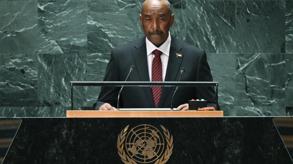 رئيس مجلس السيادة الانتقالي في السودان عبد الفتاح البرهان يخاطب الدورة الثامنة والسبعين للجمعية العامة للأمم المتحدة في مقر المنظمة في مدينة نيويورك في 21 أيلول/سبتمبر 2023