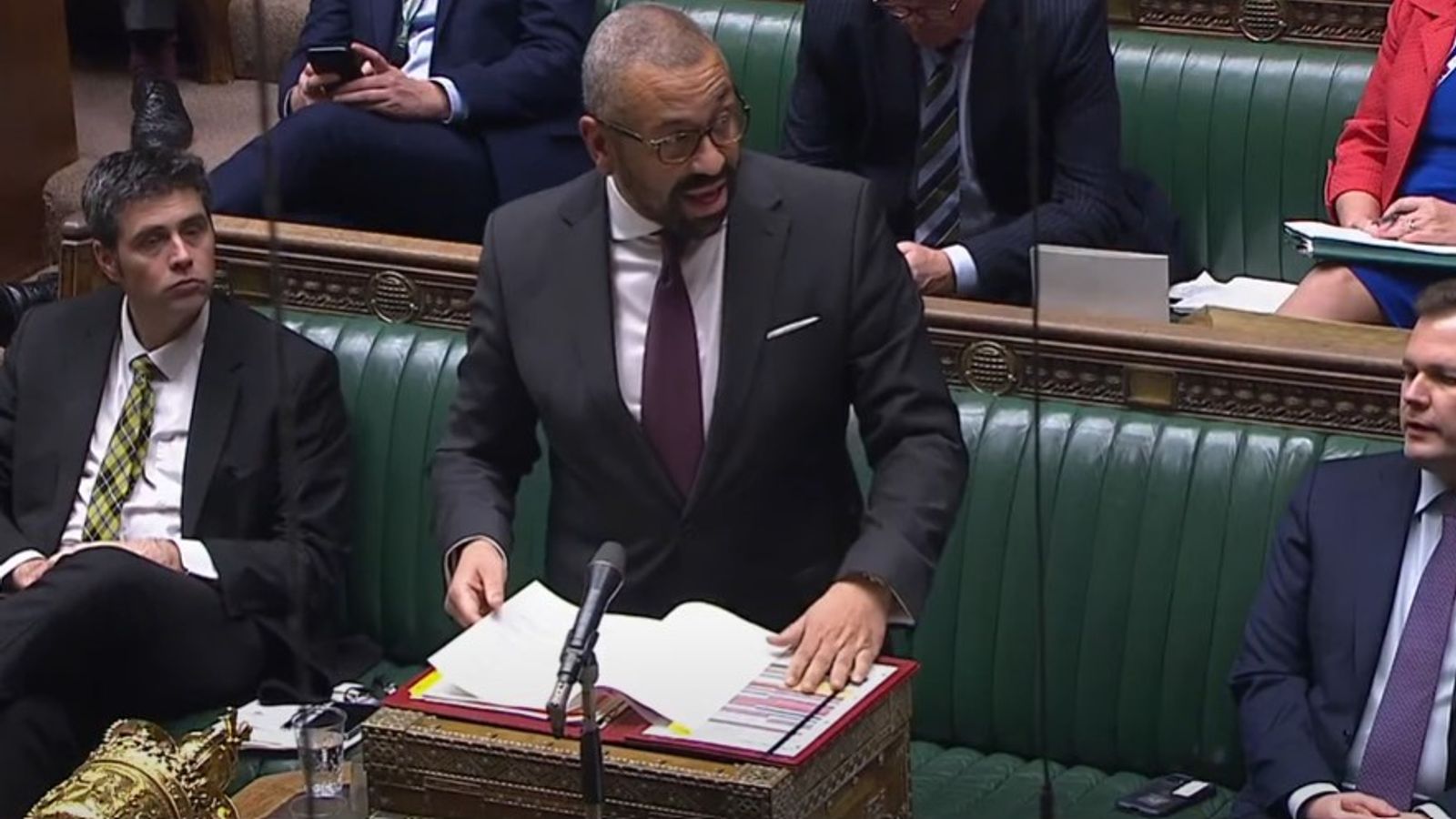 وزير الداخلية البريطاني جيمس مليفرلي يُعلِن الخطة المشددة للهجرة أمام البرلمان 