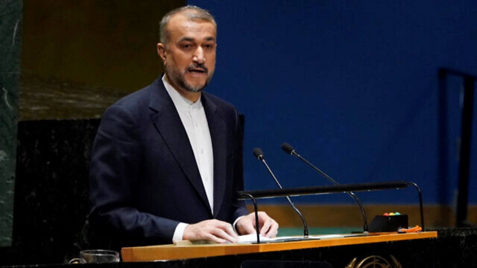 وزير الخارجية الإيراني حسين أمير عبد اللهيان يتحدث خلال اجتماع طارئ حول الحرب بين إسرائيل وحماس في الجمعية العامة للأمم المتحدة، في نيويورك، 26 أكتوبر 2023.