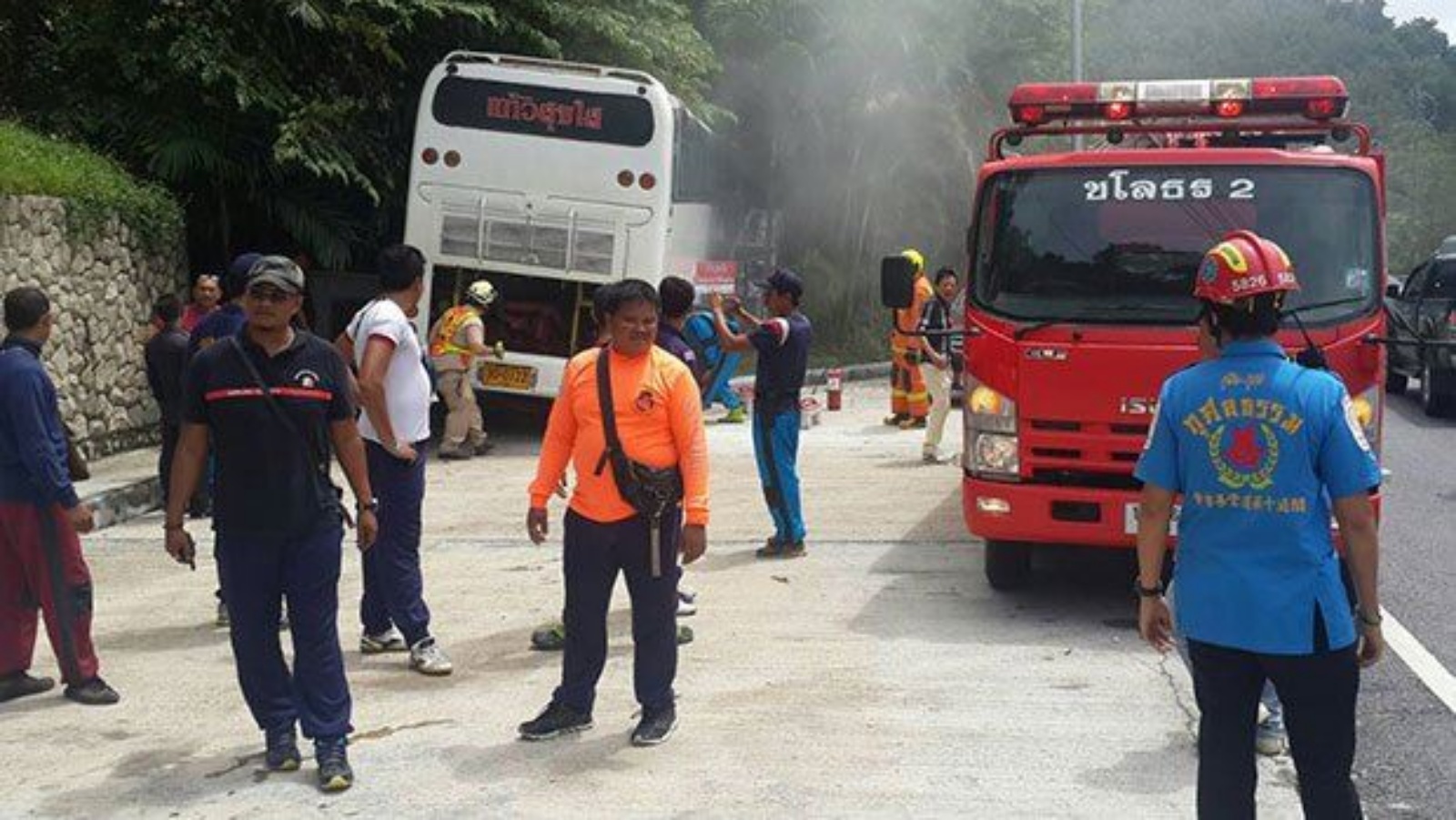 مقتل 14 شخصا على الأقل بحادث اصطدام حافلة بشجرة في تايلاند