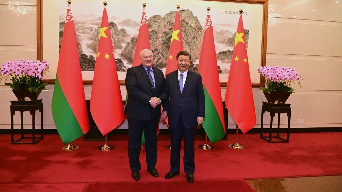 صورة نشرتها الخدمة الصحفية الرئاسية البيلاروسية في 4 ديسمبر 2023 لاجتماع رئيس بيلاروسيا ألكسندر لوكاشينكو مع الرئيس الصيني شي جين بينغ في بكين