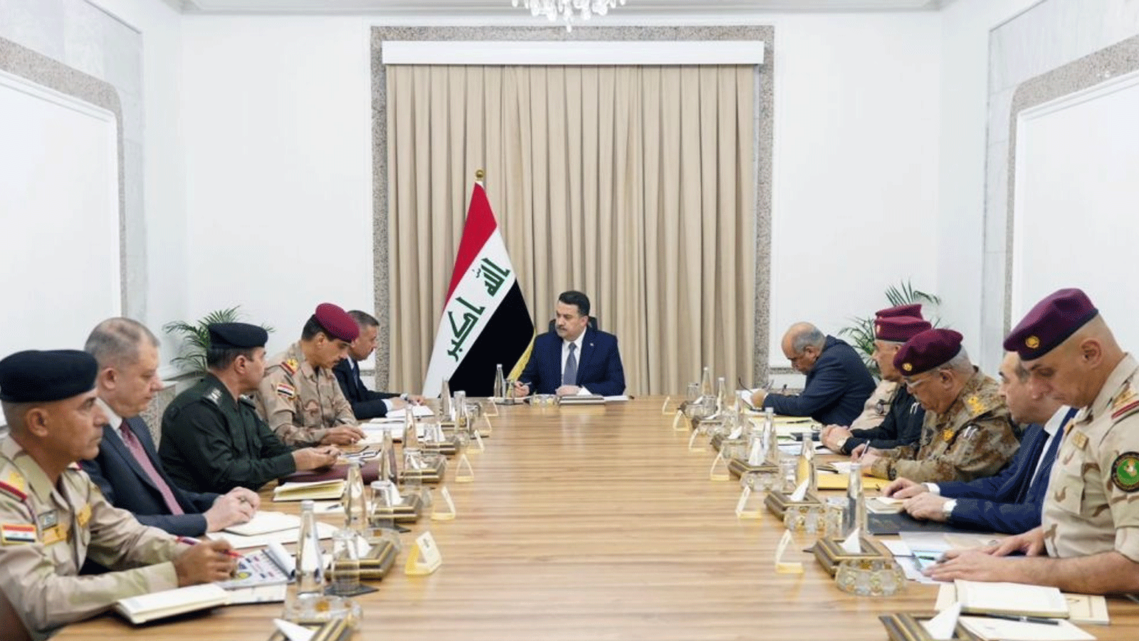 رئيس مجلس الوزراء، القائد العام للقوات المسلحة محمد شياع السوداني، يترأس اجتماعاً أمنياً خاصاً لكبار القادة من التشكيلات الأمنية المختلفة