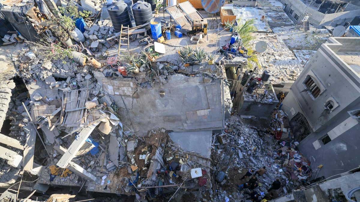 جانب من أضرار القصف الإسرائيلي على مدينة رفح جنوب قطاع غزة، في 7 ديسمبر 2023