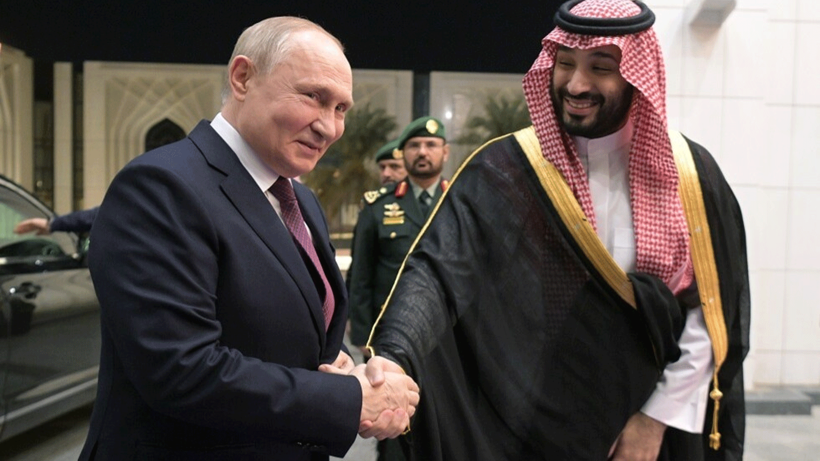 الأمير محمد بن سلمان مستقبلا الرئيس الروسي