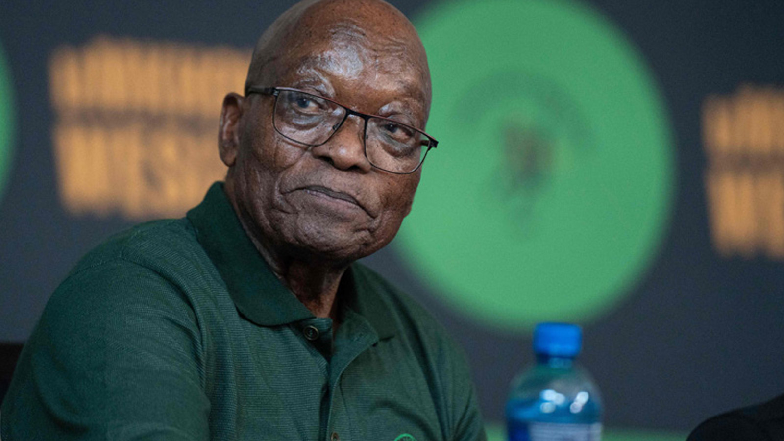 رئيس جنوب أفريقيا السابق جاكوب زوما يحضر مؤتمرا صحفيا في قاعة مجتمع جمعية الشبان المسيحية في سويتو