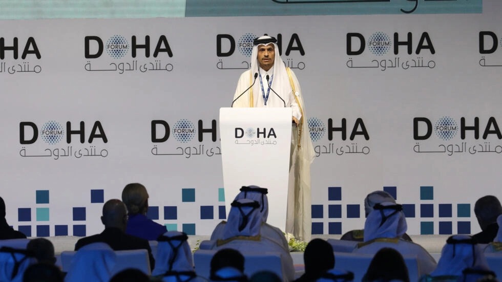 رئيس الوزراء القطري الشيخ محمد بن عبد الرحمن آل ثاني متحدثًا في منتدى الدوحة في 10 ديسمبر 2023