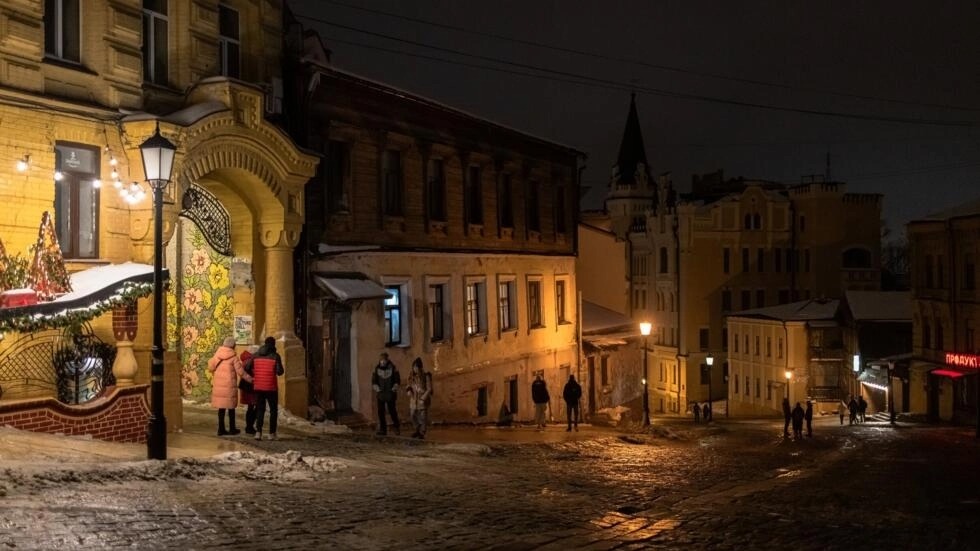 شارع أندرييفسكي في العاصمة الأوكرانية كييف في 16 كانون الأول/ديسمبر 2023