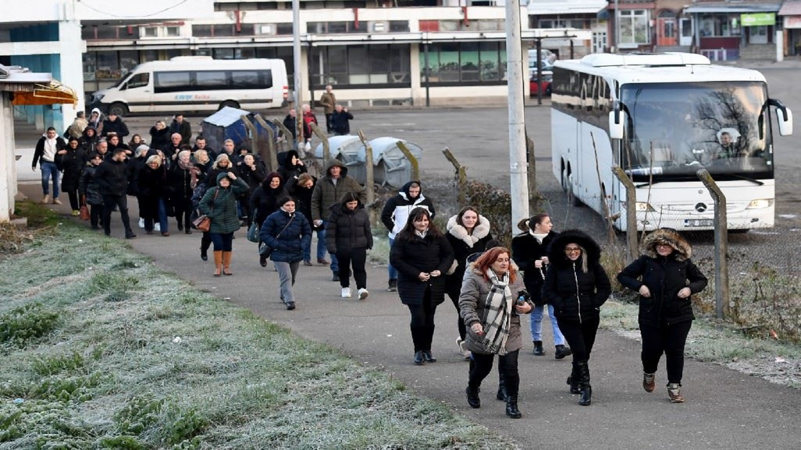 مئات من صرب كوسوفو يعبرون الحدود للتصويت في الانتخابات الصربية