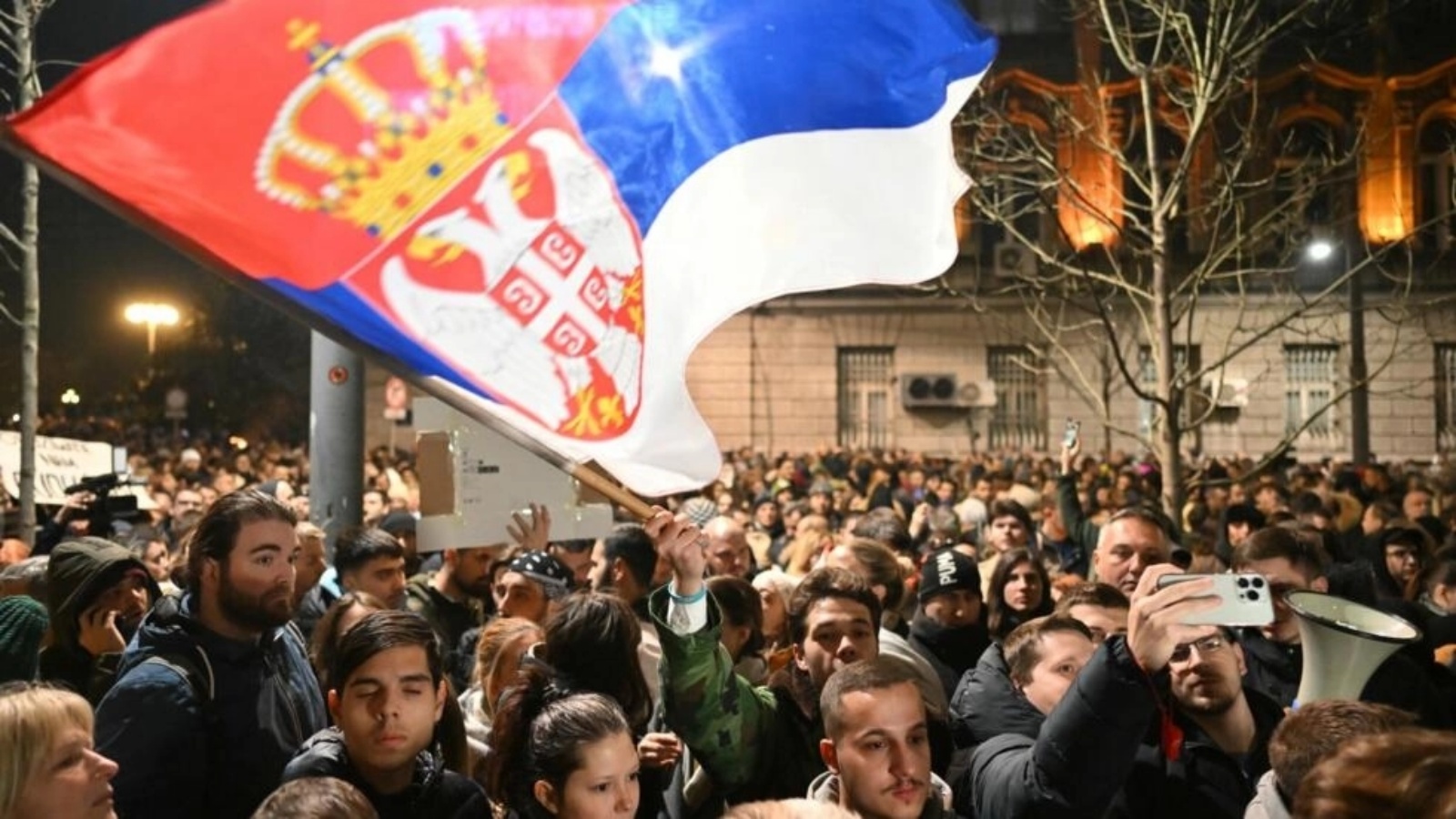 تظاهرة للمعارضين أمام مقر اللجنة الانتخابية في بلغراد، في 18 ديسمبر 2023 