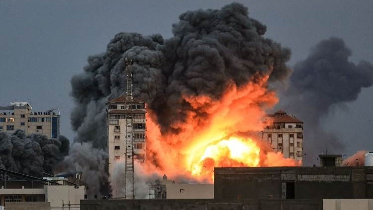جانب من القصف الإسرائيلي على مدينة غزة بعيد هجوم حماس على إسرائيل في 7 أكتوبر 2023