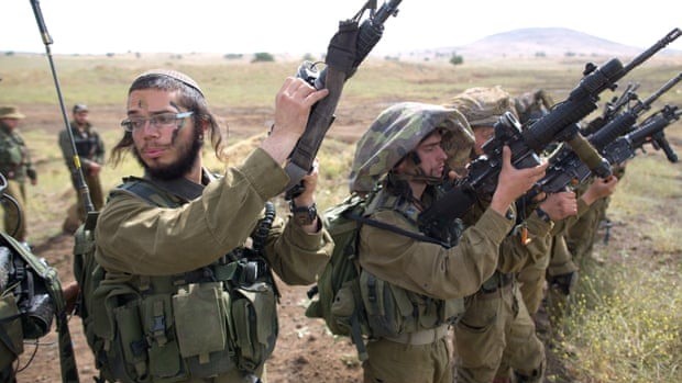 جنود إسرائيليون من كتيبة يهودية متشددة يشاركون في تدريب سنوي في مرتفعات الجولان، بالقرب من الحدود السورية