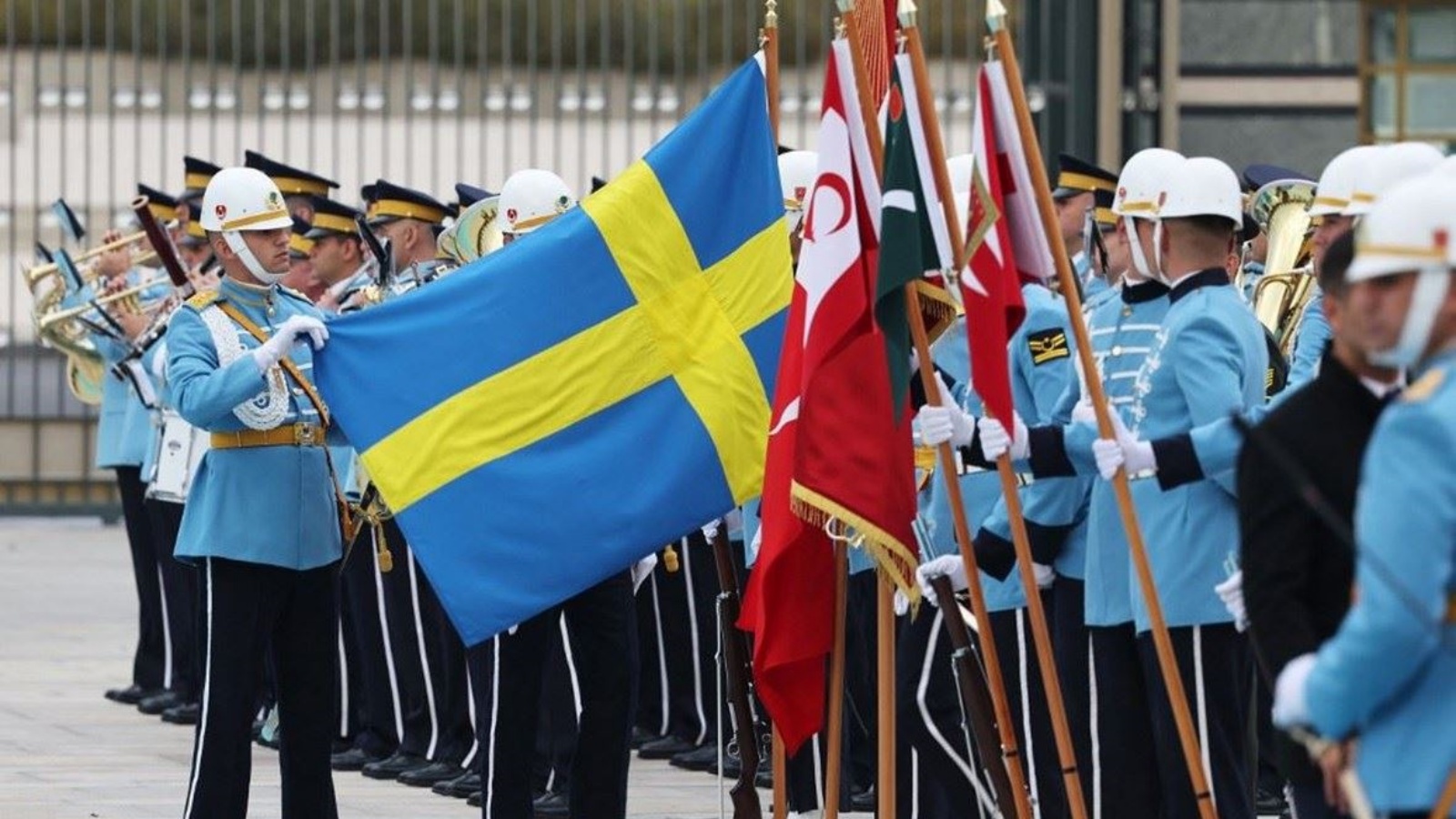 العلم السويدي خلال استقبال رئيس الوزراء السويدي في أنقرة