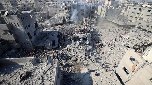 أنقاض المنازل المدمرة في مدينة غزة