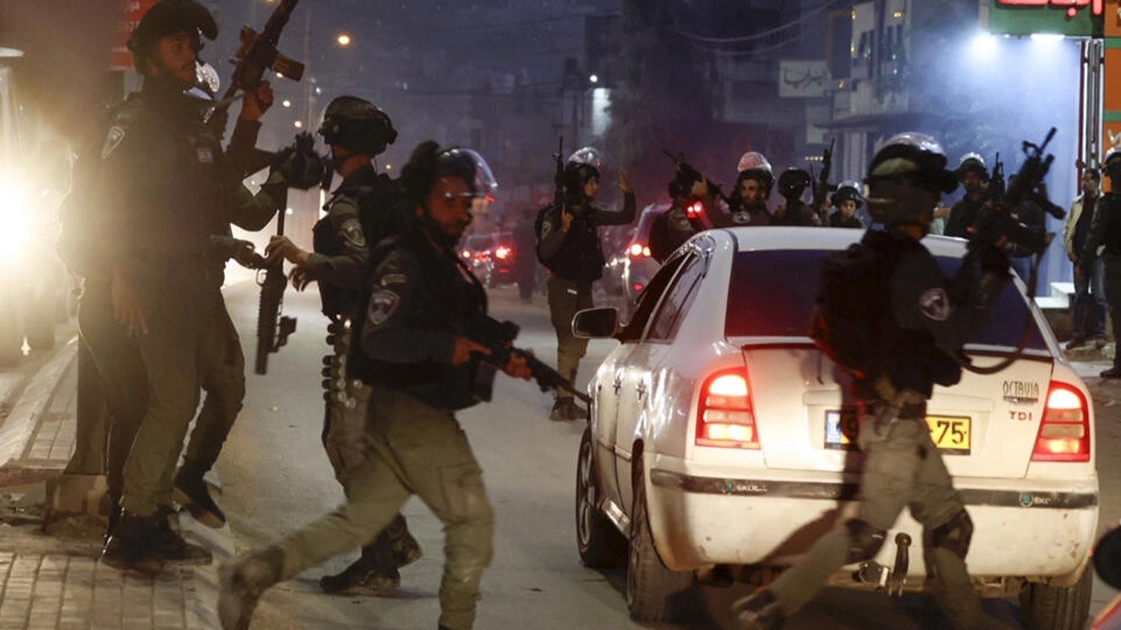 صورة أرشيفية لقوات الأمن الإسرائيلية تنتشر في مدينة حوارة بالضفة الغربية المحتلة، في أعقاب حادثة قُتل خلالها رجل فلسطيني برصاص الشرطة الإسرائيلية