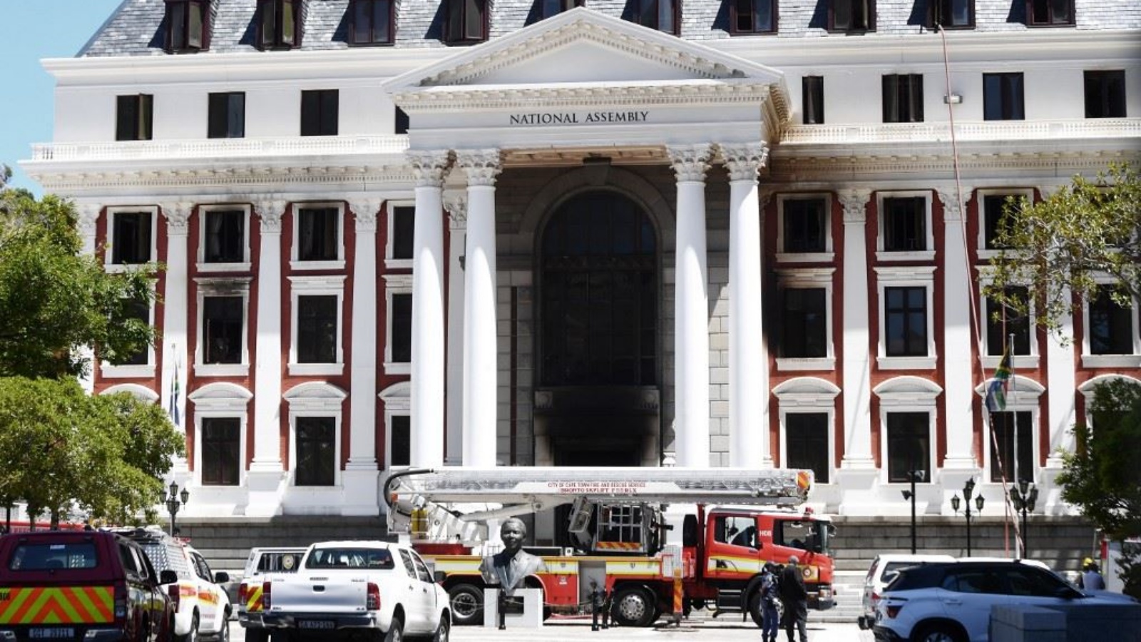 منظر عام للأضرار الناجمة عن الحريق في مبنى برلمان جنوب أفريقيا، في كيب تاون 4 ديسمبر 2022