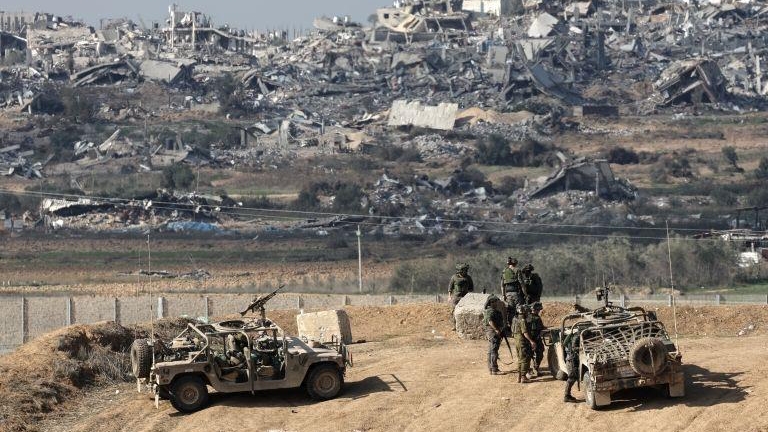 EPA | القوات الإسرائيلية تواصل عملياتها العسكرية في قطاع غزة