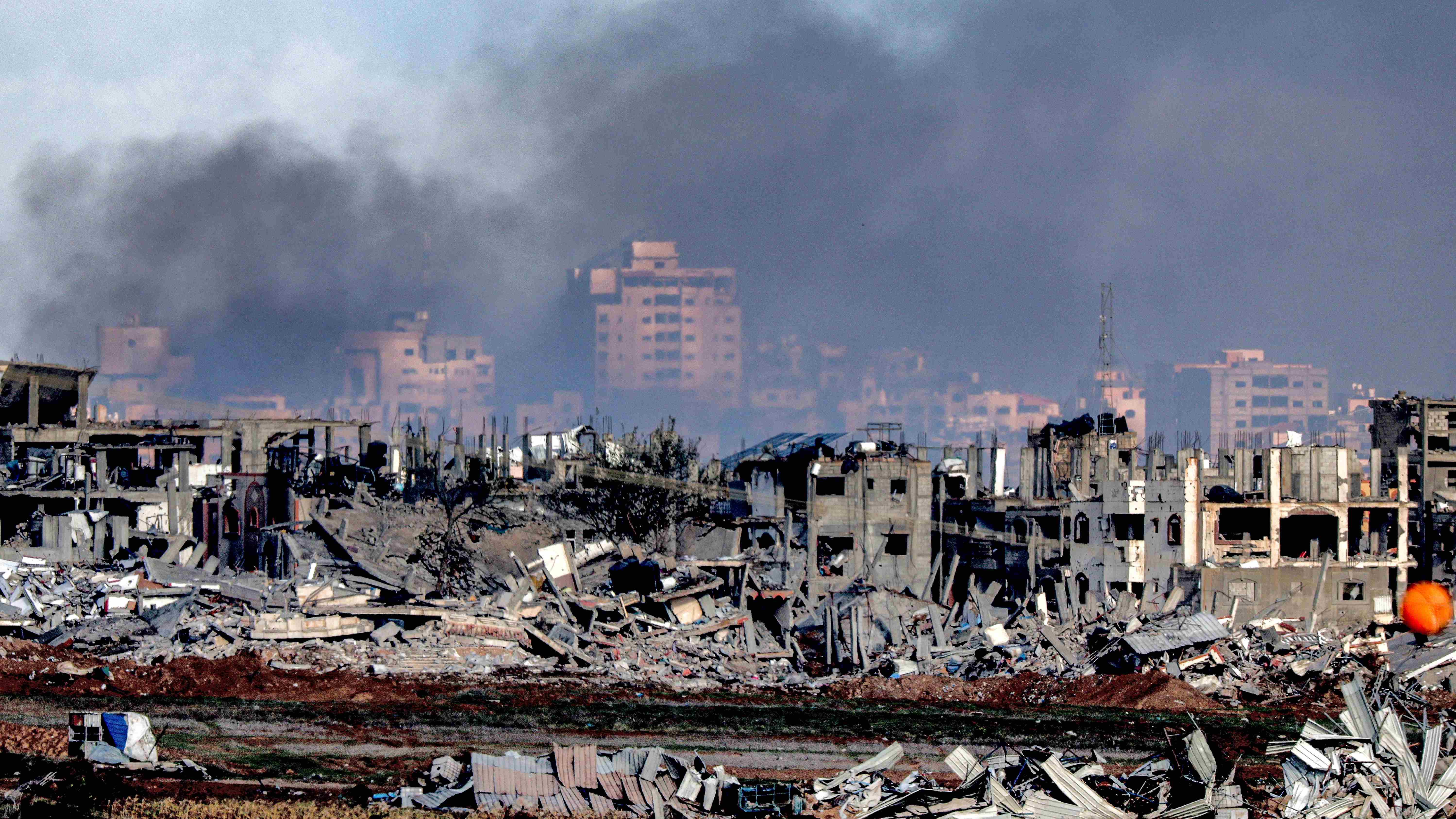 دمار وخراب في كل مكان في غزة وسط استمرار الحرب الإسرائيلية على القطاع
