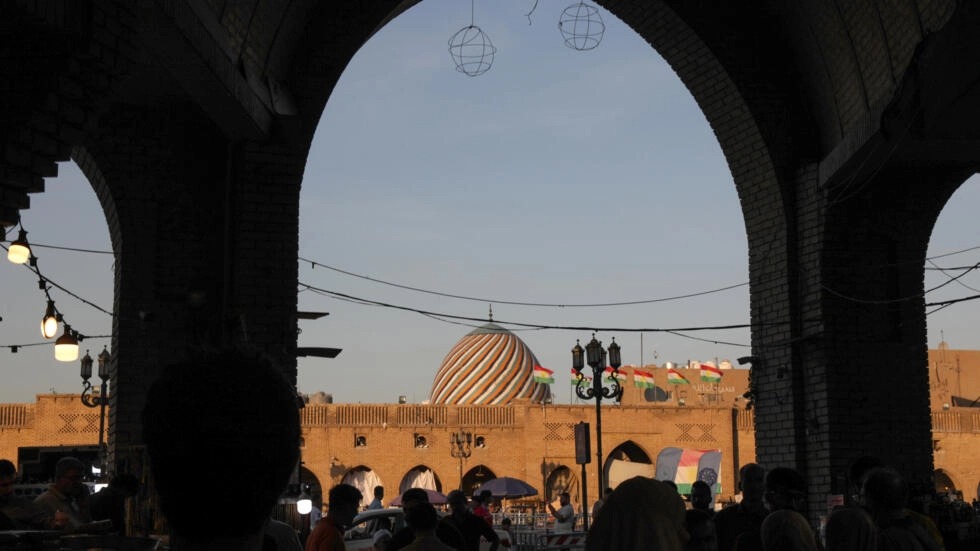 صورة تظهر سوق مدينة أربيل المجاور لقلعتها التاريخية في 16 أيار/مايو 2023