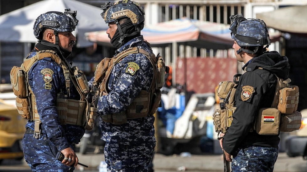 عناصر أمن عراقيون عند نصب الحرية في ساحة التحرير ببغداد في 26 كانون الأول/ديسمبر 2023