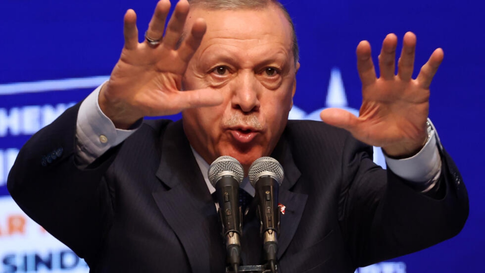 الرئيس التركي رجب طيب اردوغان متحدثاً خلال الذكرى السنوية الثانية والعشرين لتأسيس حزب العدالة والتنمية في أنقرة، في 24 أغسطس 2023 