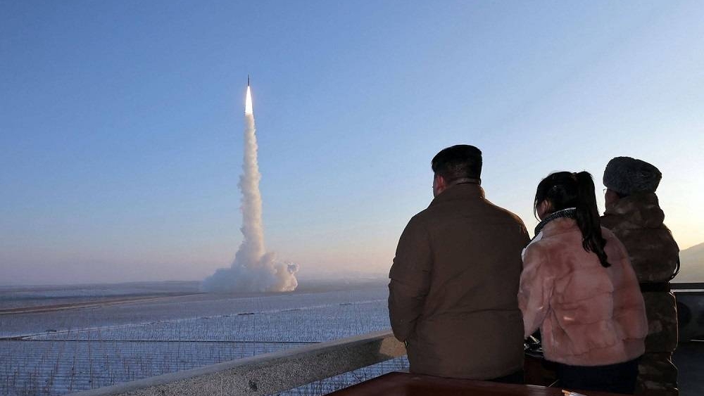 كوريا الشمالية تختبر أسلحة نووية تحت الماء
