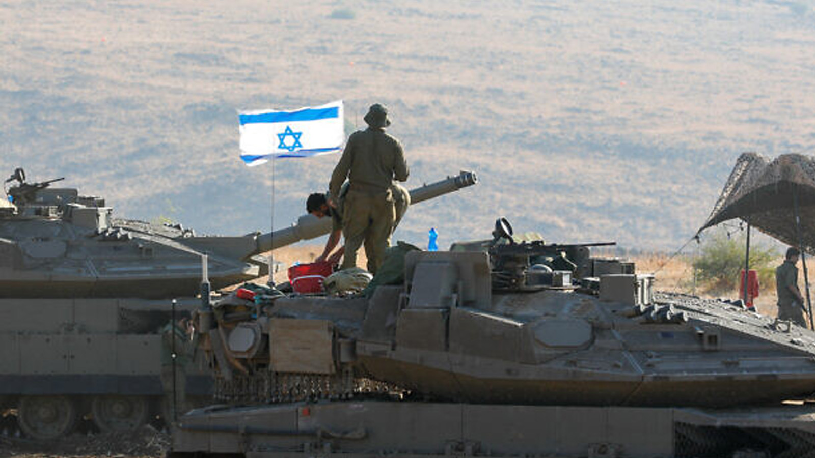 دبابات إسرائيلية متمركزة في شمال إسرائيل بالقرب من الحدود مع لبنان. 15 تشرين الأول(أكتوبر) 2023