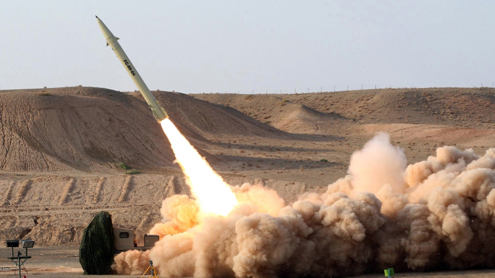 صورة غير مؤرخة نشرتها وزارة الدفاع الإيرانية لاطلاق صاروخ إيراني