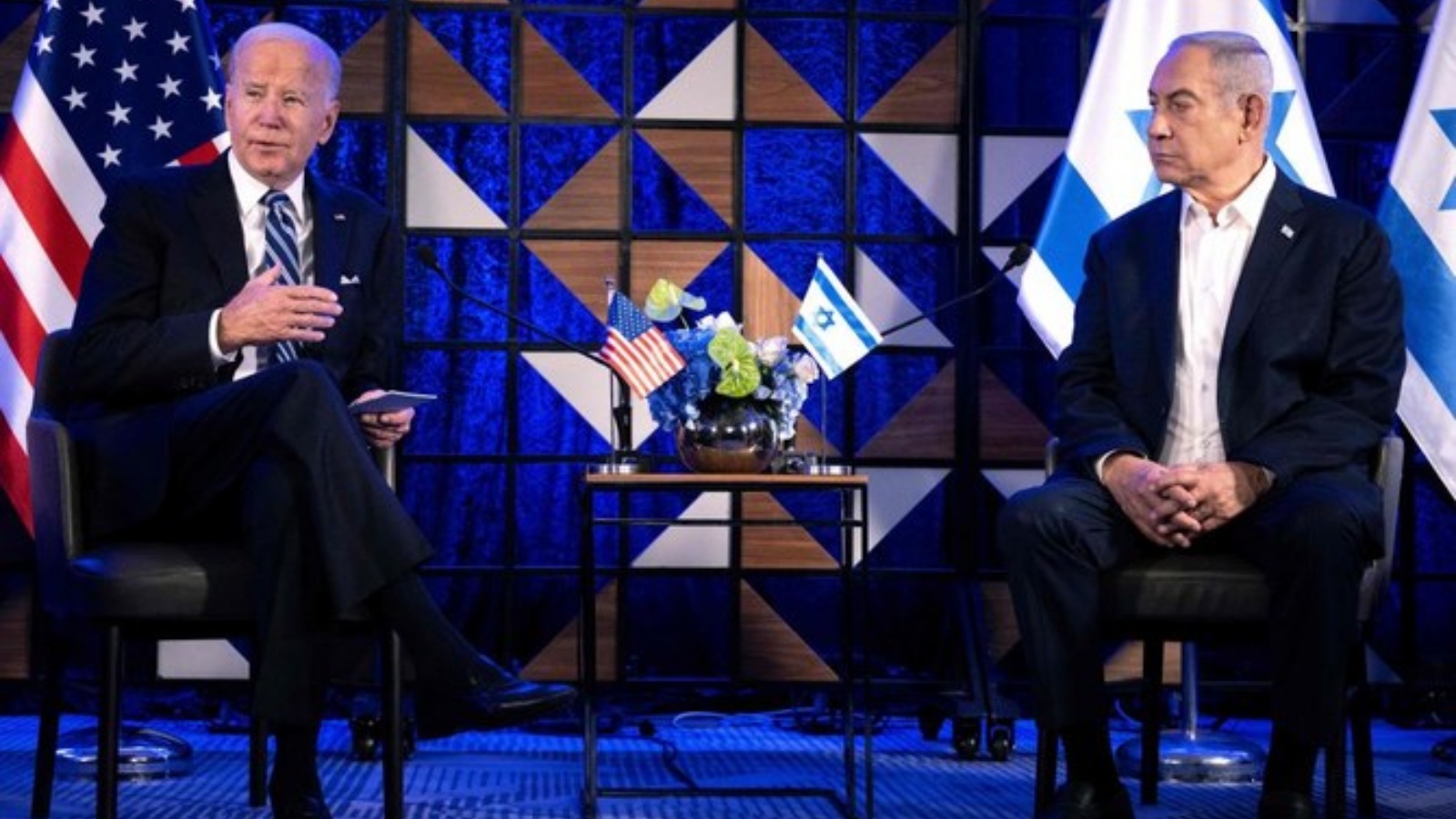 الرئيس الأميركي جو بايدن (يسار) ورئيس الوزراء الأسرائيلي بنيامين نتانياهو خلال لقاء مشترك