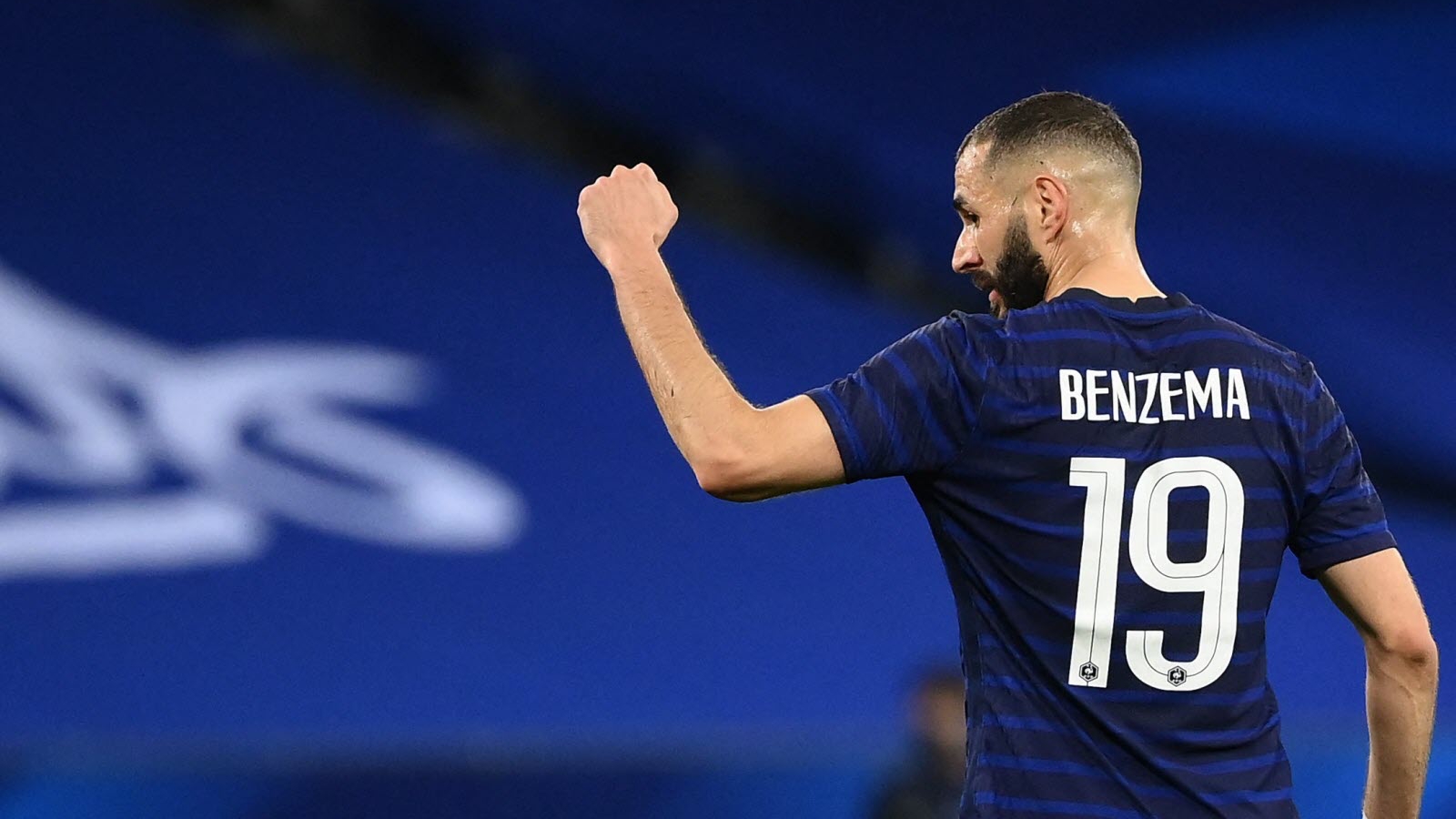 غرد بنزيما على منصة إكس تعبيراً عن دعمه لأبناء قطاع غزة