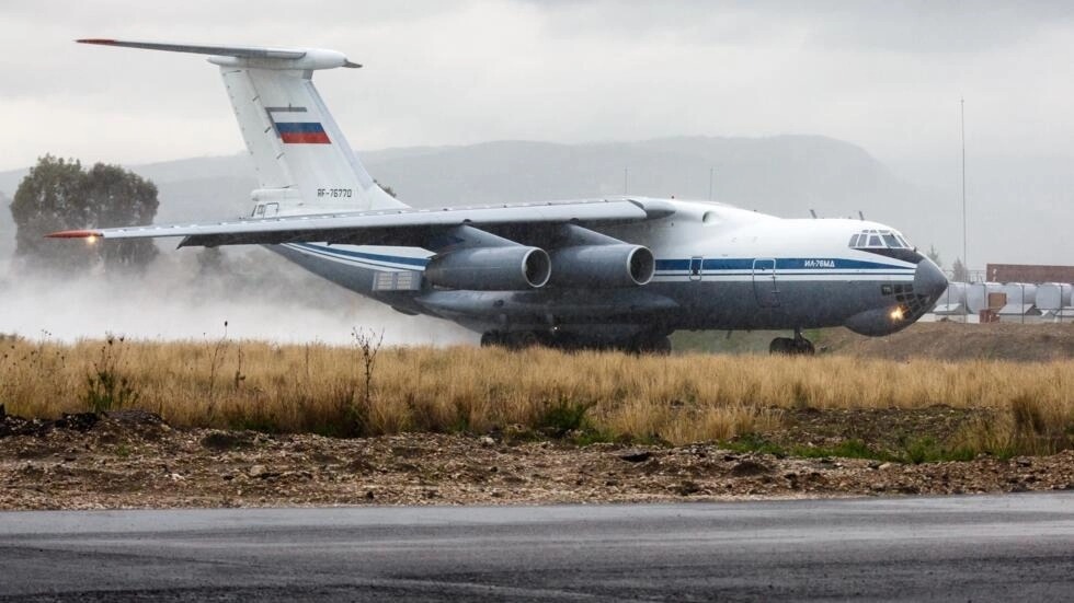 صورة تم التقاطها في 16 مارس 2016 ونشرتها وزارة الدفاع الروسية تظهر طائرة نقل روسية من طراز إليوشين-76