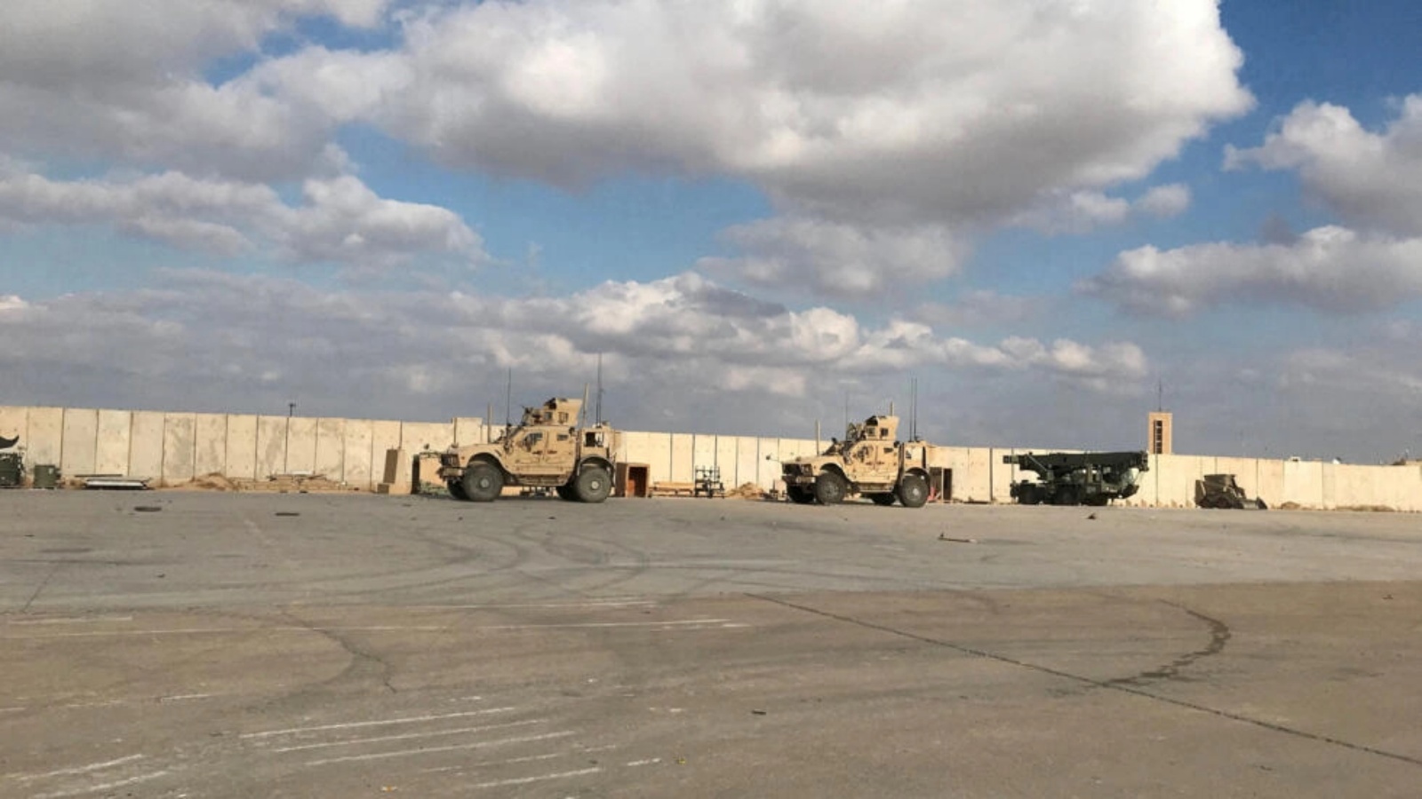مركبات عسكرية لجنود أمريكيين تظهر في قاعدة عين الأسد الجوية في محافظة الأنبار، العراق، 13 كانون الثاني (يناير) 2020.