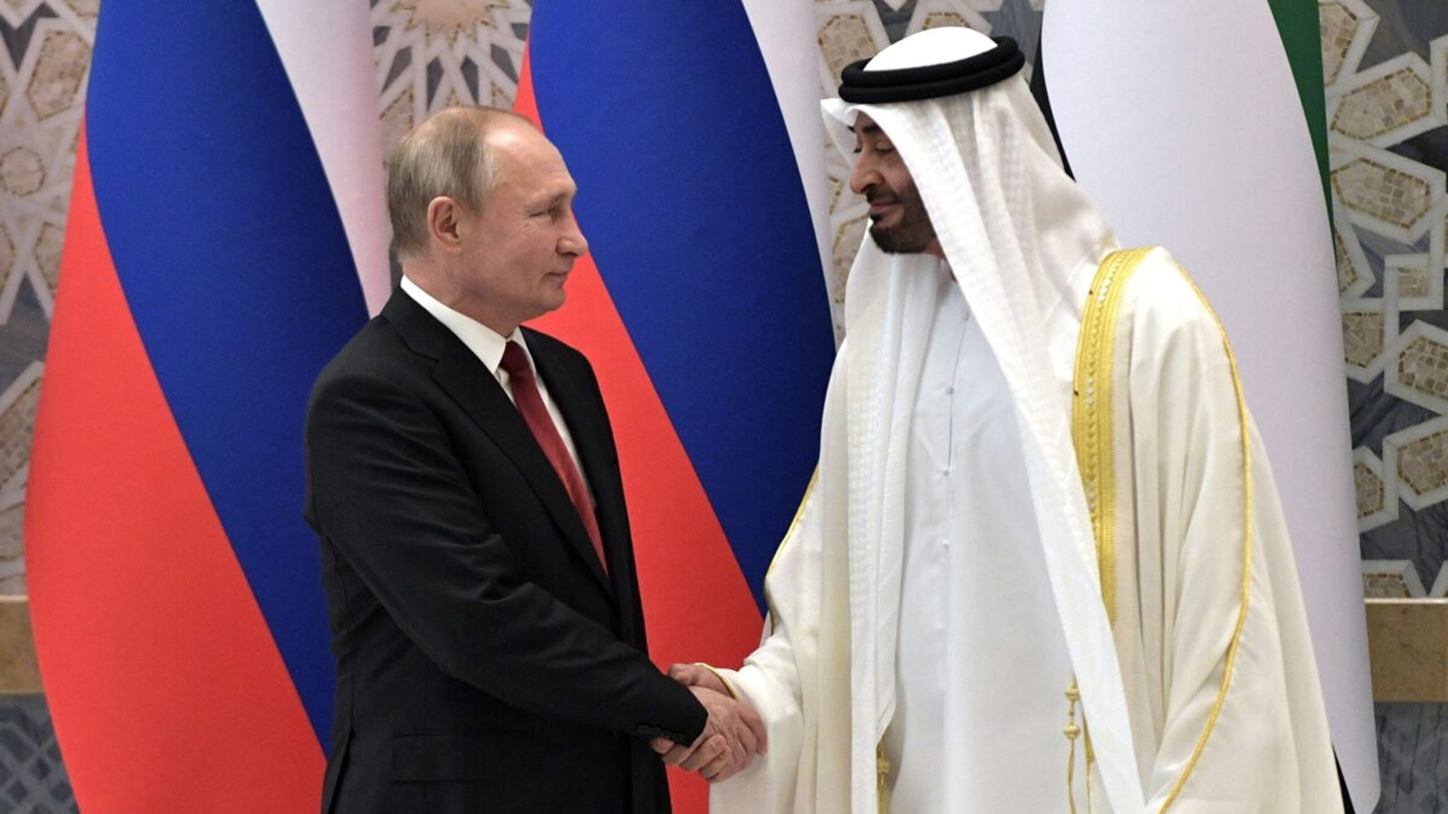 صورة من لقاء الرئيسين الروسي والإماراتي خلال زيارة فلاديمير بوتين الى دولة الإمارات.