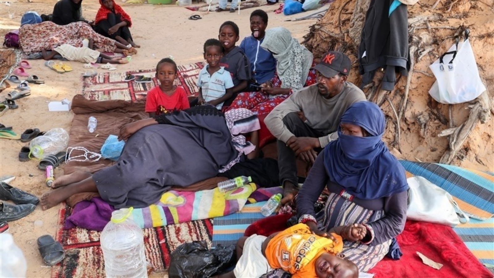 مواطنون سودانيون أجبرتهم الحرب على النزوح