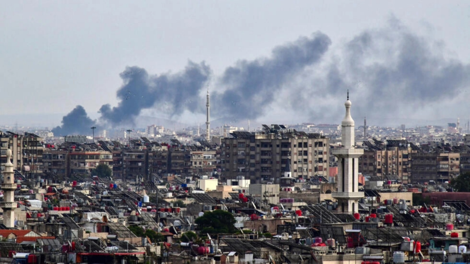 تصاعد الدخان في ضواحي العاصمة السورية دمشق بعد قصف إسرائيلي، 22 تشرين الثاني (نوفمبر) 2023.