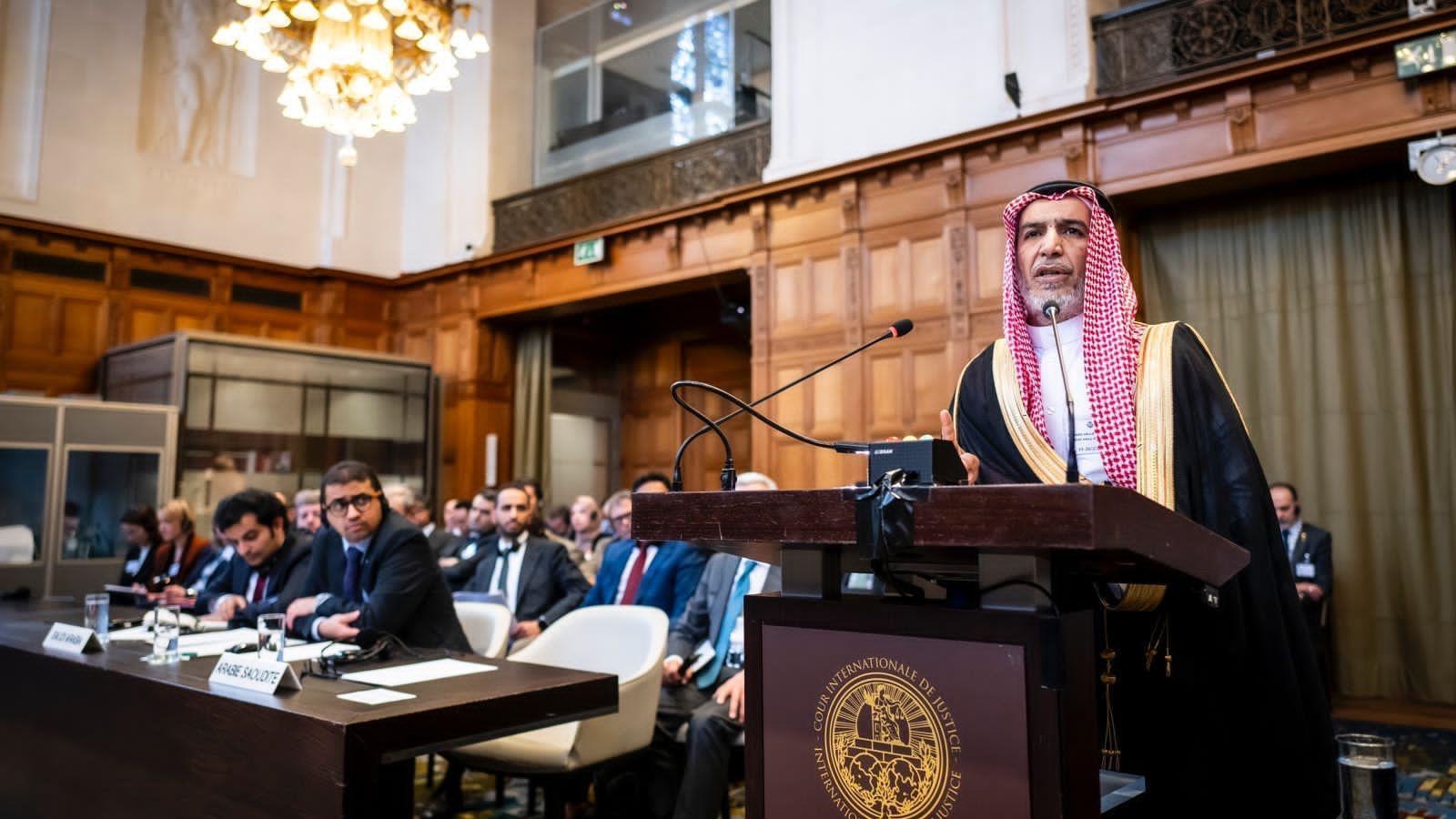 زياد العطية مقدماً البيان السعودي أمام محكمة العدل الدولية في لاهاي
