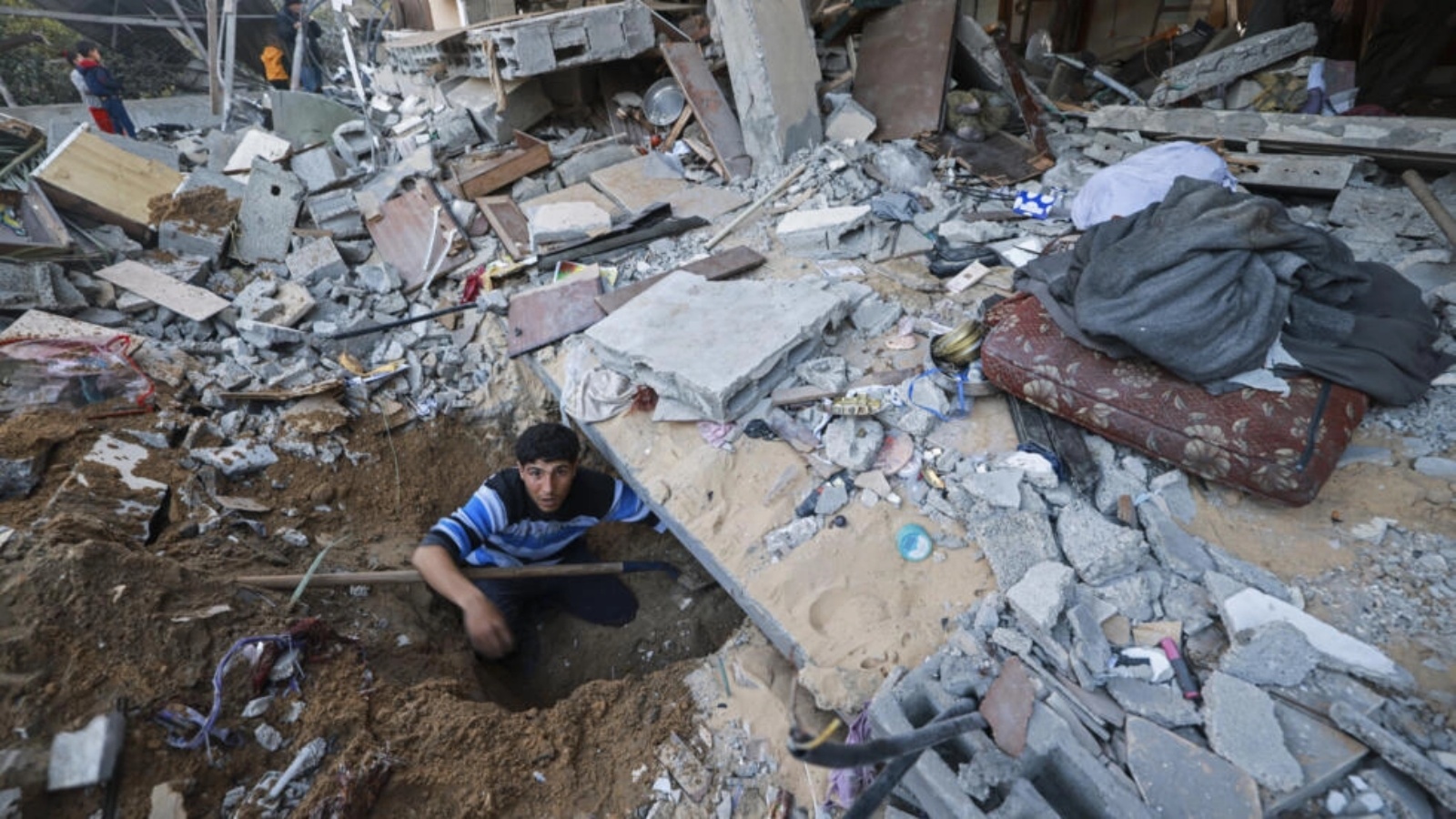 الحرب المستمرة ألحقت أضرارا وخلفت دمارا واسعا في جميع أنحاء غزة