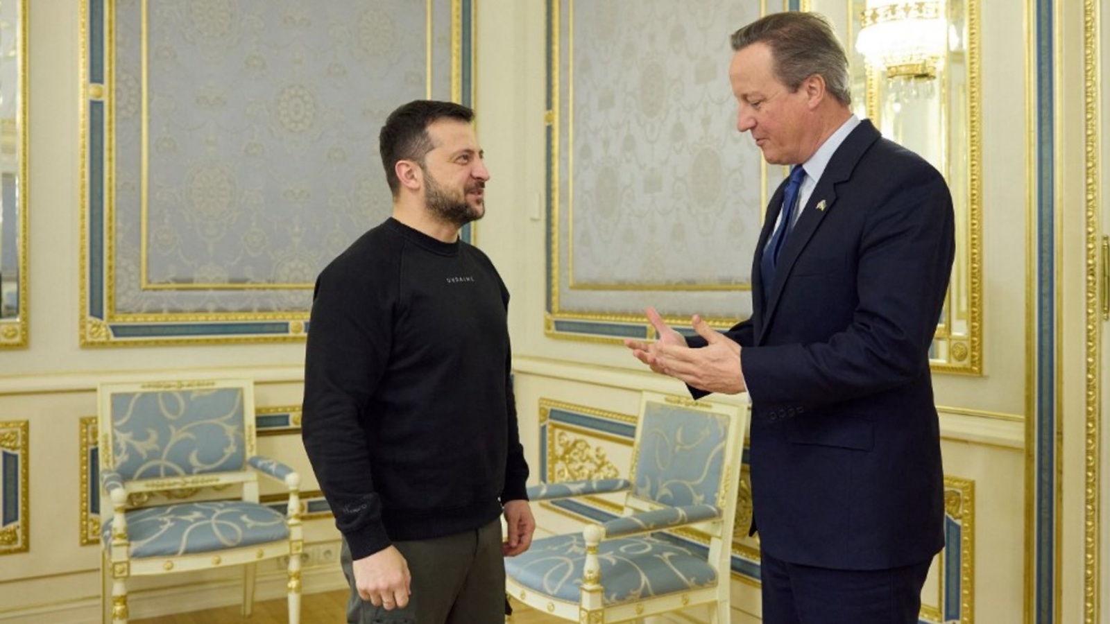 وزير الخارجية البريطاني ديفيد كاميرون مع الرئيس الأوكراني زيلينسكي