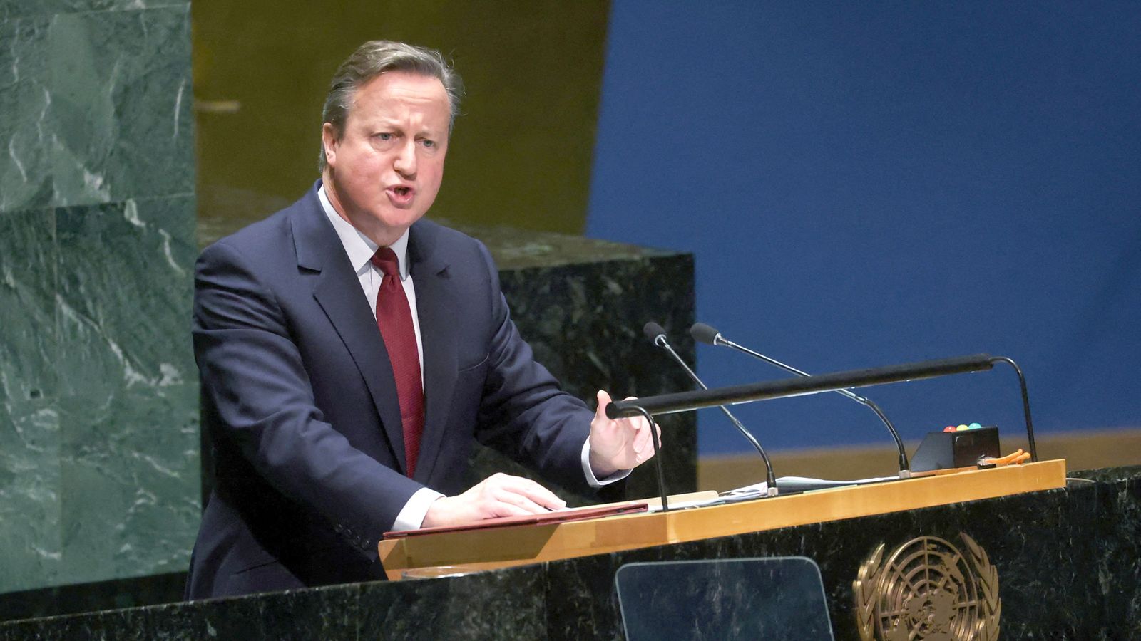 وزير الخارجية البريطاني مخاطبا مجلس الأمن يوم الجمعة 