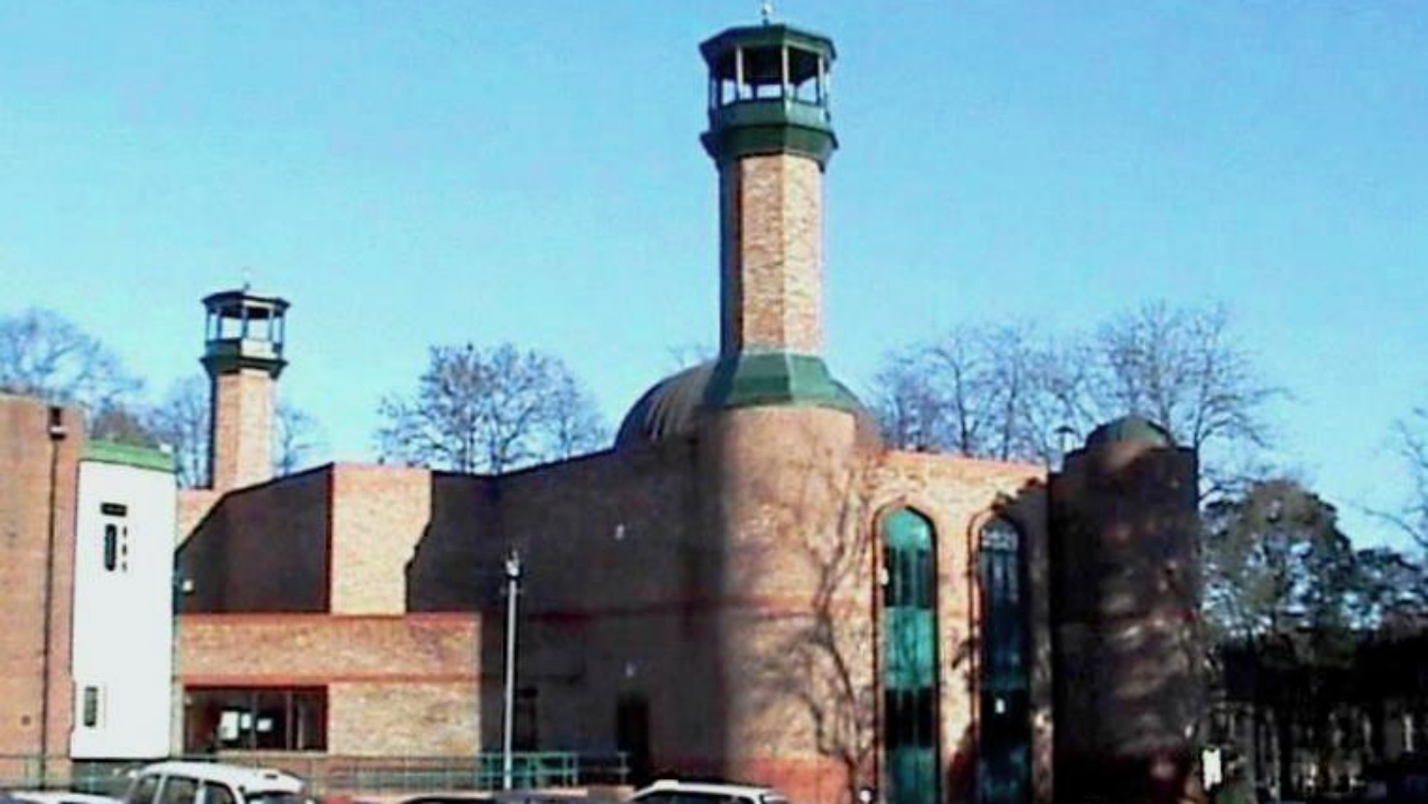 المركز الاسلامي في مدينة ليدز كان هدف هجوم ارهابي