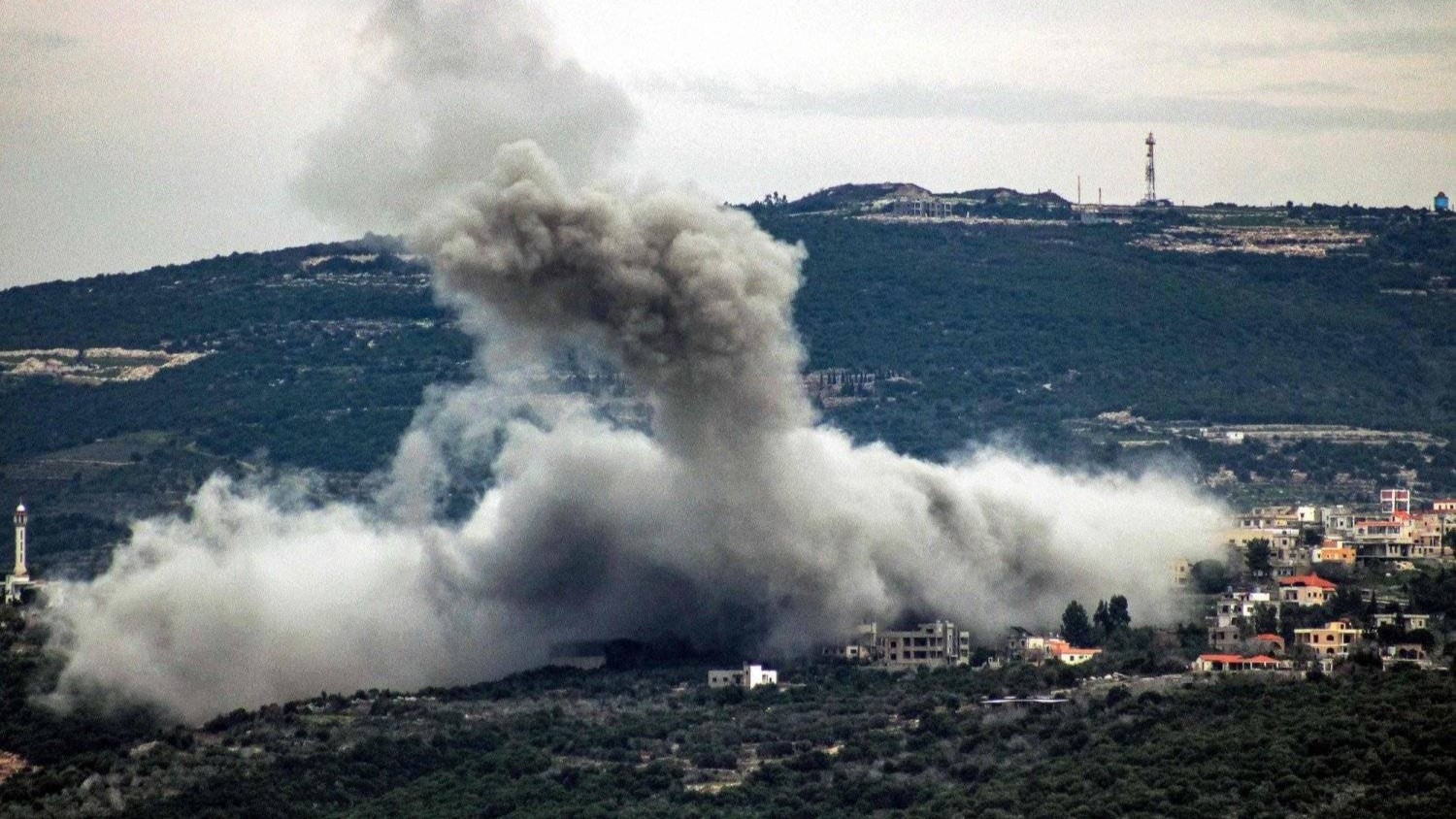 دخان القصف الإسرائيلي على قرى الجنوب اللبناني
