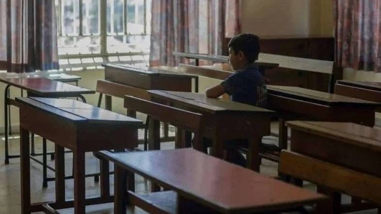 صوة من الأرشيف لتلميذ لبناني في صفه بإحدى المدارس اللبنانية
