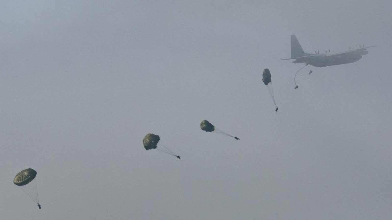الإنزال الجوي للمساعدات فوق غزة تم باستخدام ثلاث طائرات سي-130