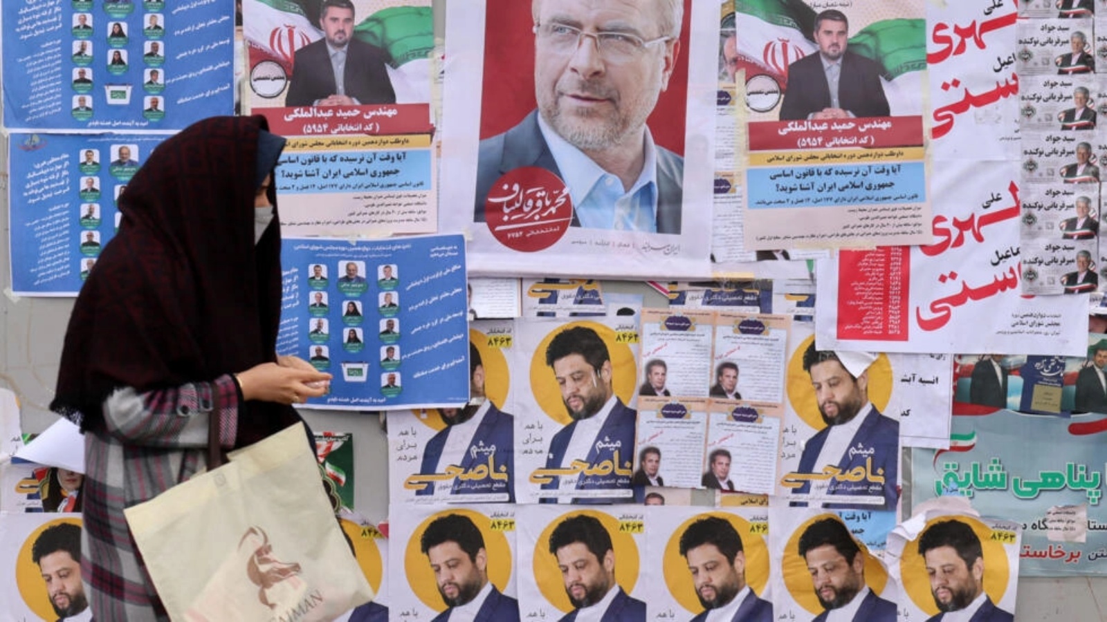 ملصقات انتخابية في طهران قبل الانتخابات التشريعية. 28 شباط (فبراير) 2024